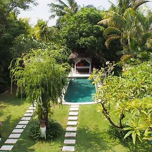 villa-poppy.hotelsseminyak.net/